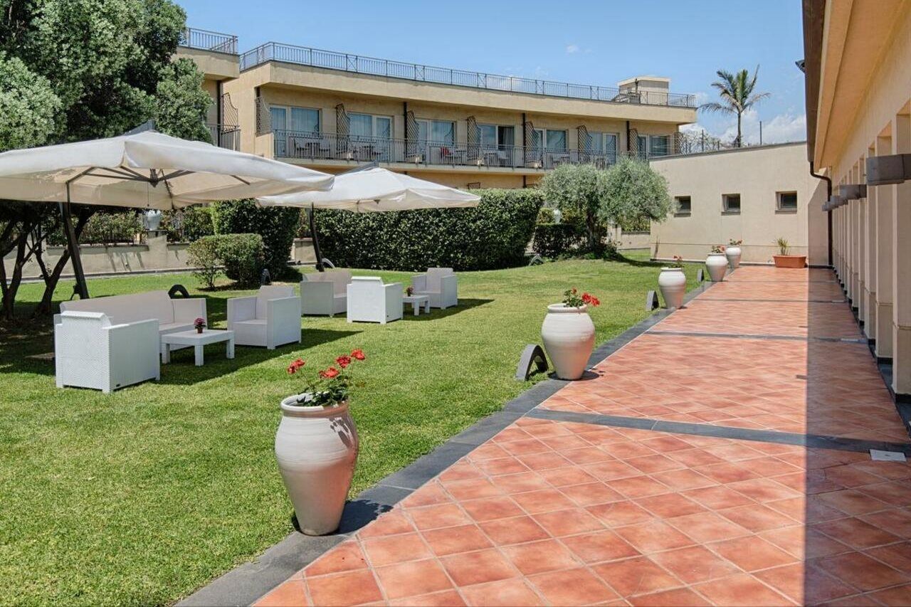 Hotel Nh Catania Parco Degli Aragonesi Exterior foto
